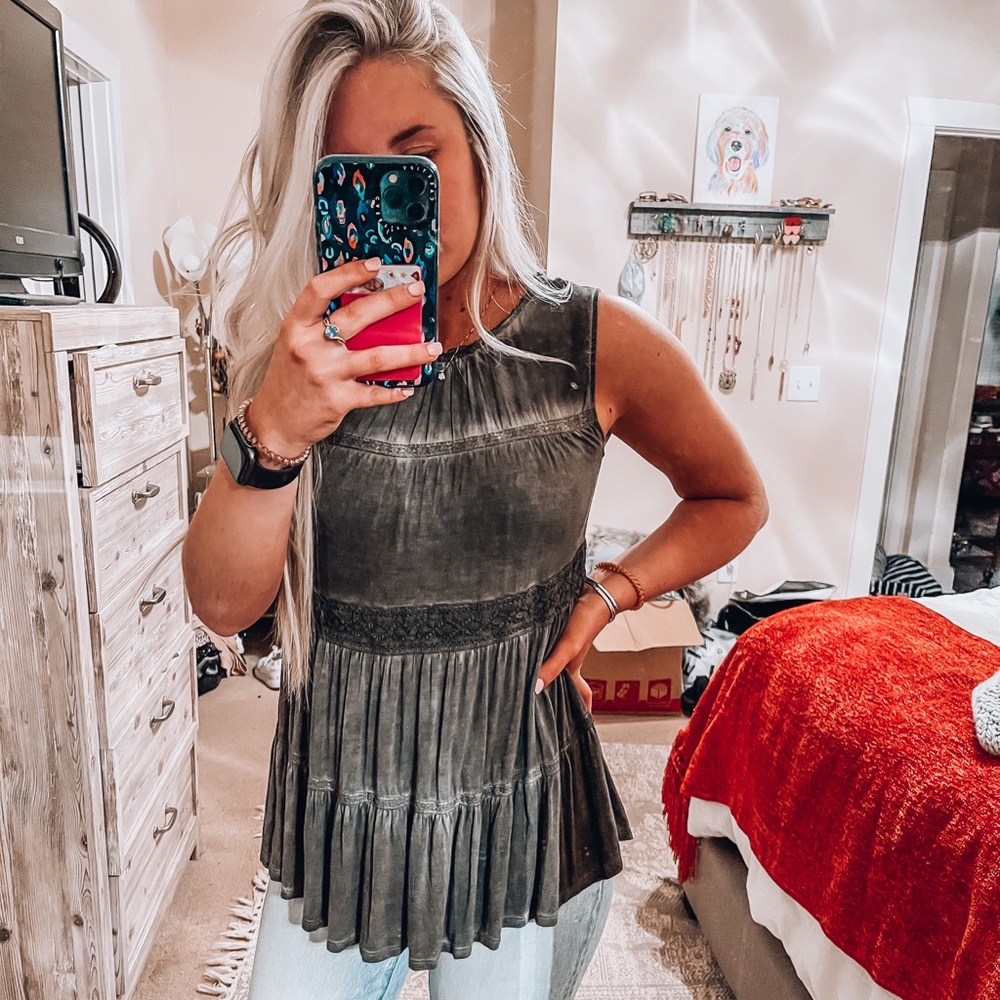 Grey distressed tank